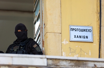 «Σεισμός» στην Κρήτη: Χειροπέδες σε ιατροδικαστή και δικηγόρο για παραποίηση εργαστηριακών εξετάσεων υπέρ κατηγορουμένων