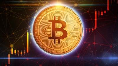 Βουτιά για το Bitcoin κάτω από τα 63.000 δολ. – Μπαράζ ρευστοποιήσεων 530 εκατ. δολ. στην αγορά