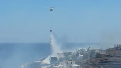 Συναγερμός στη Σύρο - Βελτιωμένη η εικόνα της φωτιάς στην περιοχή Αμπέλα - Στην κατάσβεση και εναέρια μέσα, ήχησε το 112
