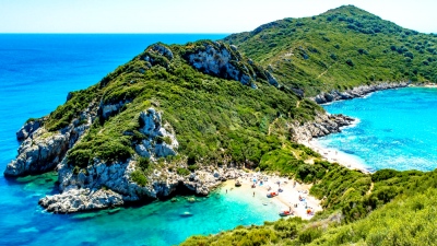 «Φθηνότερη και πιο εντυπωσιακή από τη Μύκονο» - Τα ουκρανικά ΜΜΕ αποθεώνουν το «Πράσινο Διαμάντι» της Ελλάδας