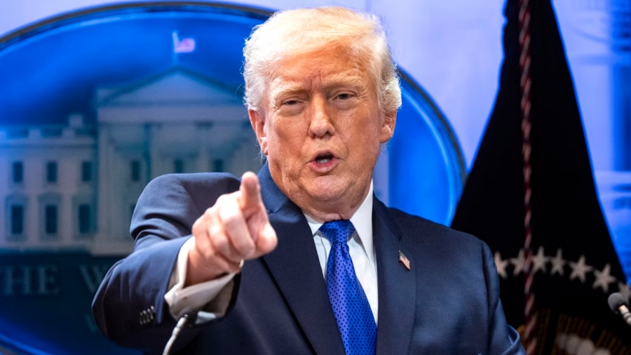 Οργή Trump «καταπίνει» τον Zelensky: «Ο ηλίθιος Biden έδωσε 350 δισ. στην Ουκρανία και δεν πήρε τίποτα πίσω»