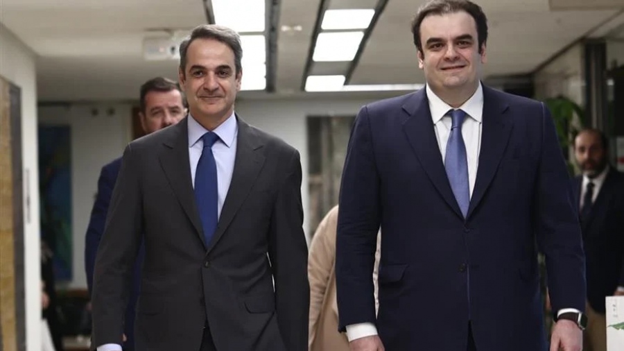 «Ψήφος εμπιστοσύνης» σε Πιερρακάκη - Ο Μητσοτάκης προαναγγέλλει νέες μειώσεις φόρων «πολύ σύντομα»