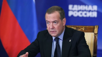 Κόλαφος ο Medvedev κατά του Trump: «Ένα ακόμη λαμπρό βήμα προς το Νόμπελ»