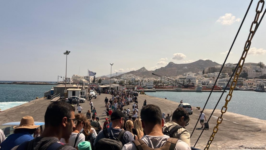 RND: Kαλοκαίρι χωρίς διακοπές για πολλούς Έλληνες