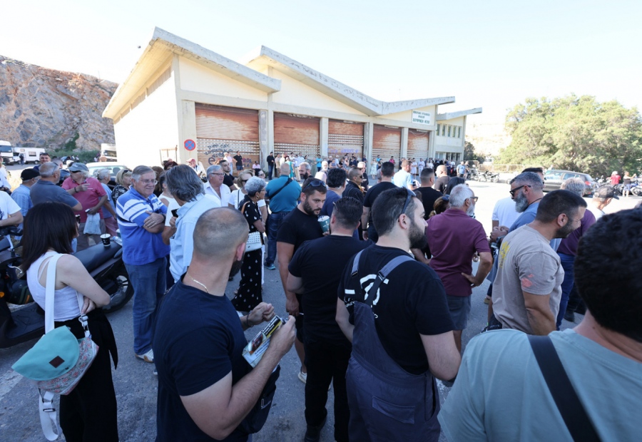 Κρήτη, το ελληνικό Μπέλφαστ – Με τις κατσούνες στα χέρια χιλιάδες στους δρόμους - Οργή για την παρενόχληση ανηλίκων από λαθραίο