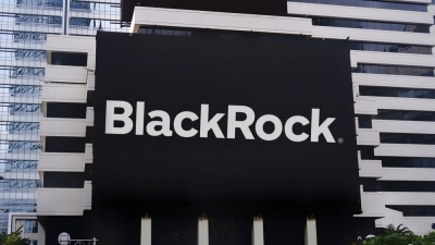 BlackRock: Ο «γίγαντας» των αγορών σπάει νέο ρεκόρ – Εκτοξεύθηκαν στα 15,3 τρισ. δολ. τα υπό διαχείριση assets
