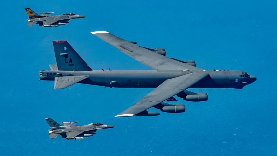 Αμερικανικό βομβαρδιστικό B-52 πλησιάζει ξανά την ακτή της Βενεζουέλας, καταγράφονται τα… πάντα
