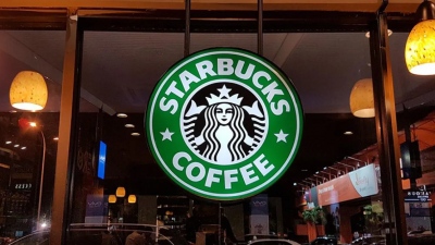 Η Starbucks επενδύει εκατομμύρια, αλλά… οι πελάτες φεύγουν τρέχοντας - Οι νέες καρέκλες δεν σώζουν την κατάσταση