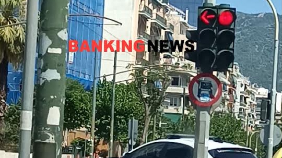 Αποκαλυπτικό video: Περιπολικό παραβιάζει κόκκινο έξω από τη ΓΑΔΑ! Τι καταγγέλλει αστυνομικός Υποδ/ντης στο BN