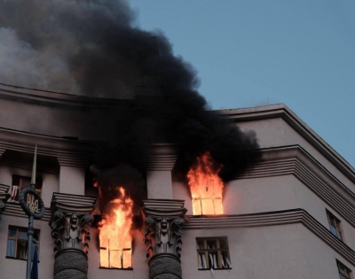 Σκληρό μήνυμα  – Στις φλόγες κυβερνητικό κτίριο σε Κίεβο -  Kadyrov: Όλη η Ουκρανία Ρωσική Περιφέρεια, όχι στο τέλος Πολέμου