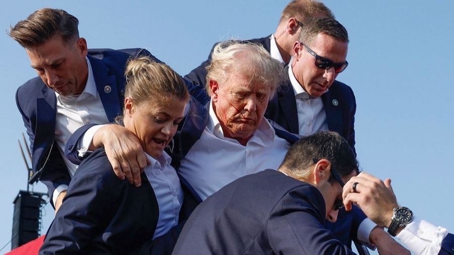 Η επίθεση στον Trump θυμίζει... John Kennedy - Γυναίκες 1,6 μ. «προστάτευαν» άντρα 1,9 μ. - Υπήρχε δεύτερος σκοπευτής;