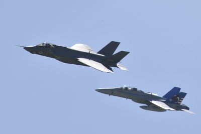 Ακριβό και αβοήθητο: Πώς νεότερο F-35 της Βρετανίας ταπεινώθηκε από παλιό F-18 των ΗΠΑ