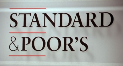 S&P: Αναβαθμίζεται σε θετικό το outlook της Ελλάδας, στο BBB- η αξιολόγηση - Ανάπτυξη +2,4% το 2024, στο 150% το χρέος