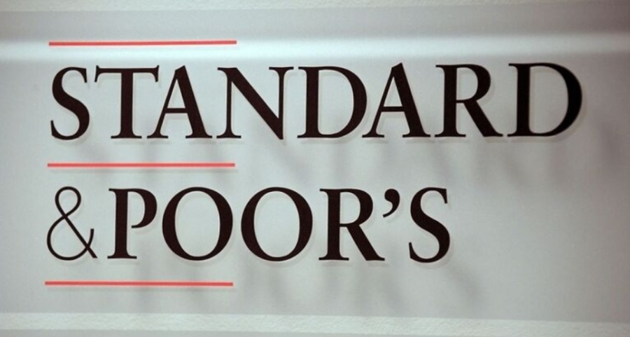 S&P: Αναβαθμίζεται σε θετικό το outlook της Ελλάδας, στο BBB- η αξιολόγηση - Ανάπτυξη +2,4% το 2024, στο 150% το χρέος