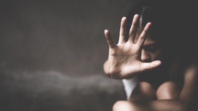 Φρίκη στο Ηράκλειο: Μίμος με στολή Τσάρλι Τσάπλιν παρενόχλησε σεξουαλικά 15χρονη