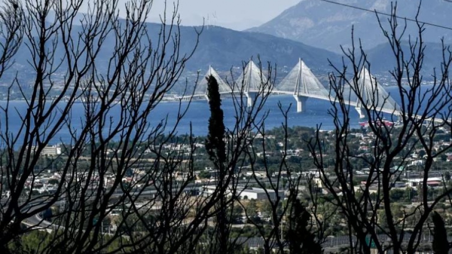 Σε Πάτρα και Πρέβεζα ο Κατσαφάδος μετά τις πυρκαγιές - Συσκέψεις για σχέδιο αποκατάστασης