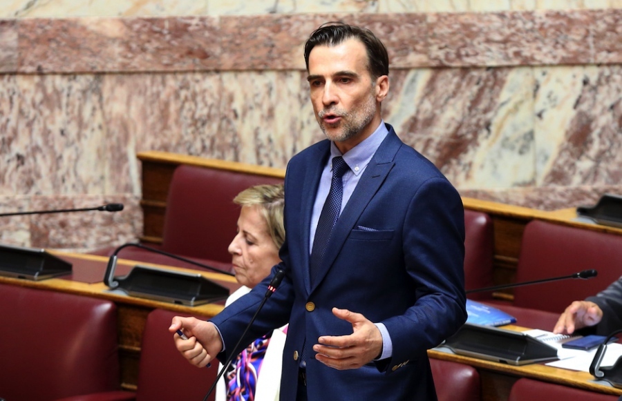 Η ώρα του Χουρδάκη και η φωτό της εν αναμονή πράσινης Θεοδώρας