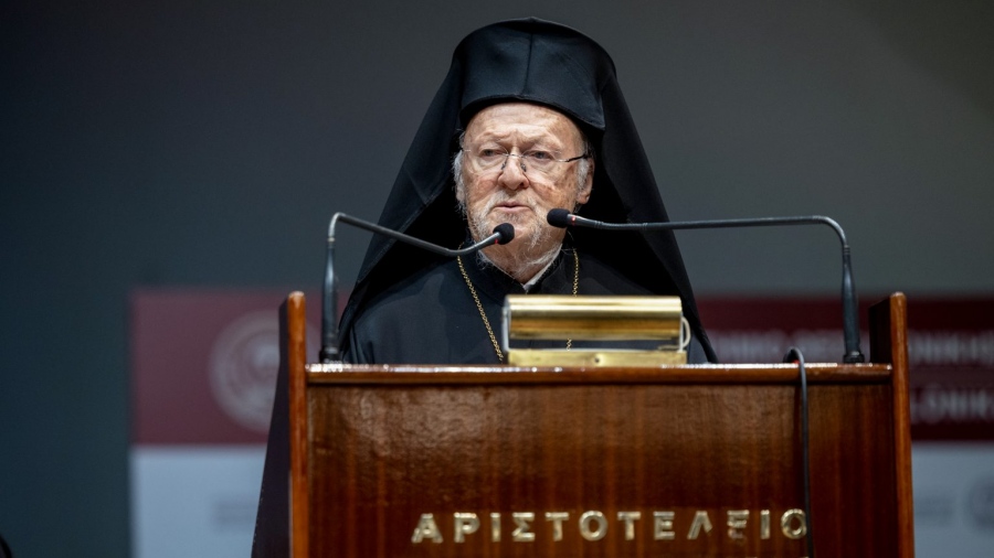 Ανατριχίλα - Βαρθολομαίος στο ΑΠΘ: Είμαστε απόγονοι μιας λαμπρής ιστορίας - Στη Δύση μάς λένε Γραικούς, στην Ανατολή Ίωνες Ρωμιούς, είμαστε Έλληνες