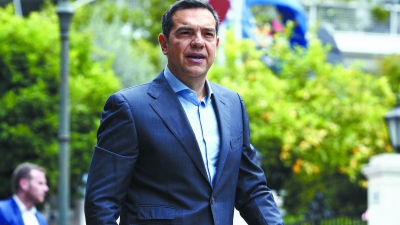 Τσίπρας κατά Μητσοτάκη: Δίνει λευκή επιταγή στον Trump - Όχι στην τυφλή συμμόρφωση