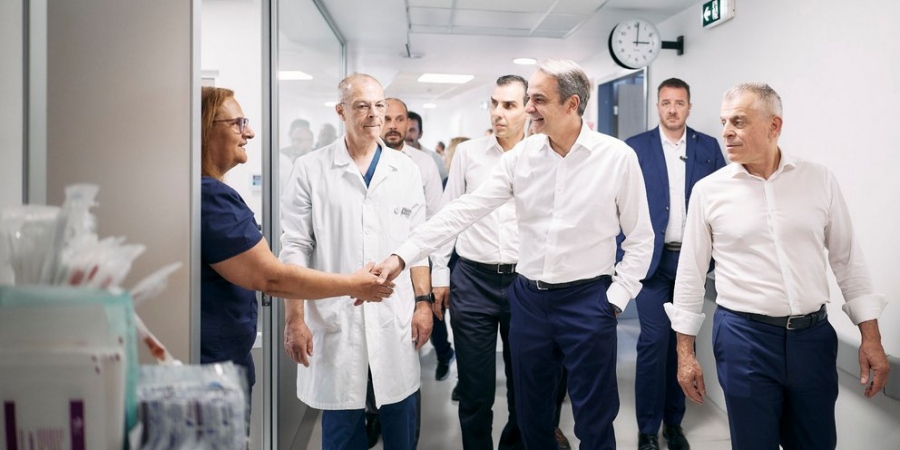 Επίσκεψη Μητσοτάκη στο ΚΑΤ – Συνομίλησε με πολίτες και προσωπικό