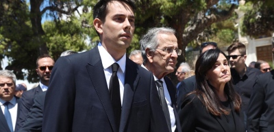 Το τελευταίο «αντίο» στην Λένα Σαμαρά - Τραγικές φιγούρες οι γονείς και ο αδελφός της άτυχης 34χρονης που πέθανε από ανακοπή