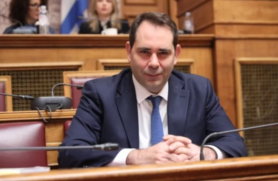 Ο Αύγουστος των υπουργών και η εξαίρεση Πετραλιά
