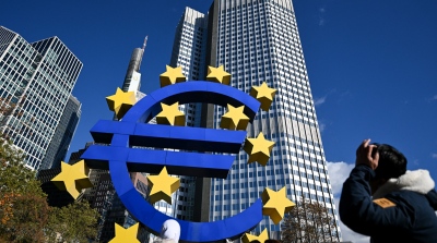 Kάτι συμβαίνει με το δολάριο - H ΕΚΤ οχυρώνεται με γραμμές ρευστότητας σε ευρώ εν όψει κεφαλαιακών πολέμων με τη Federal Reserve