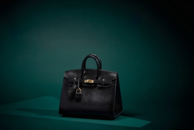 Η πρώτη τσάντα Birkin του οίκου Hermès πουλήθηκε σε δημοπρασία έναντι 8,5 εκατ. ευρώ