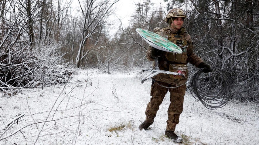 Deadly trap as Ukraine cuts Starlink to blind Russian drones but cripples its own defenses