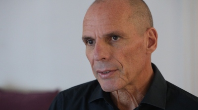 Γιάνης Βαρουφάκης: «Στα τσακίδια, Keir Starmer»