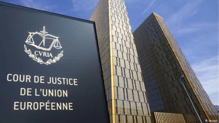 Το Ευρωπαϊκό Δικαστήριο ανοίγει το δρόμο για να κοπούν κονδύλια από την Ουγγαρία και την Πολωνία