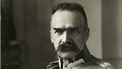 Ο Πολωνός Πρόεδρος παραδέχτηκε ότι συμβουλεύεται το... πνεύμα του Στρατάρχη: «Μιλάμε σχεδόν κάθε μέρα»