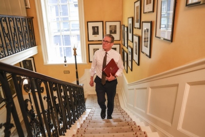 Downing Street denies Starmer resignation rumours as top aides quit