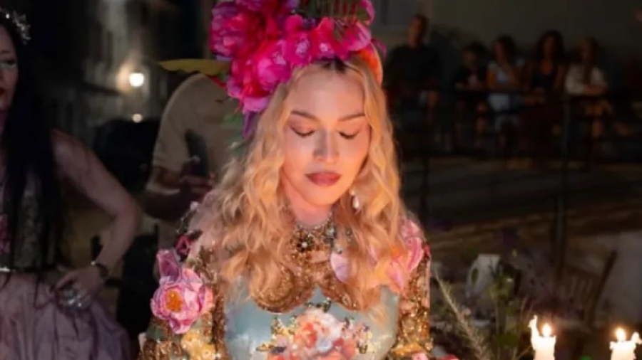 Ο Μητσοτάκης ευχήθηκε «χρόνια πολλά» στην Madonna δημοσιεύοντας βίντεο από τις διακοπές της στην Ελλάδα