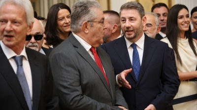 Αγκαλιά με ΝΔ - ΠΑΣΟΚ και ΚΚΕ η Ελληνική Λύση στη φιέστα Τασούλα