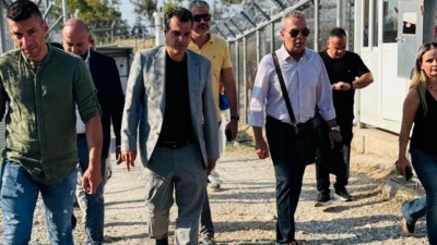 Στην Αμυγδαλέζα ο Πλεύρης: Δύο οι επιλογές για όσους παραμένουν παράνομα στη χώρα: επιστροφή ή φυλακή