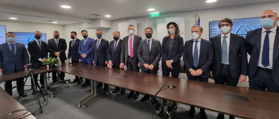 Υπεγράφη η συμφωνία πώλησης της ΔΕΠΑ Υποδομών μεταξύ ΤΑΙΠΕΔ, ΕΛΠΕ και Italgas