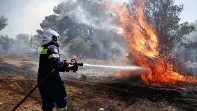 Υπό μερικό έλεγχο η φωτιά στον Ασπρόπυργο – Μεγάλη η κινητοποίηση της Πυροσβεστικής