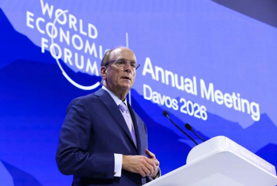 Ο επικεφαλής της BlackRock κάνει… μνημόσυνο στο Davos – Οι κοινωνίες πλέον απεχθάνονται τις φιλελεύθερες ελίτ