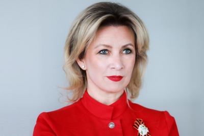 Κόλαφος η Zakharova: Ο Zelensky μετέτρεψε την Ουκρανία σε «πολεμικό καζίνο» – Υποθήκευσε το μέλλον πολλών γενεών