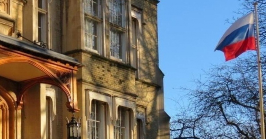 Δόλιο βρετανικό παιχνίδι με δημοσίευμα των Times για τη ρωσική πρεσβεία στο Λονδίνο