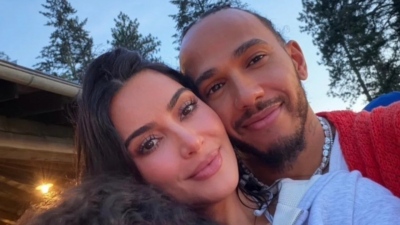 Δεν κρύβονται πια - Kim Kardashian και Lewis Hamilton ποζάρουν μαζί με τα παιδιά της στη λίμνη