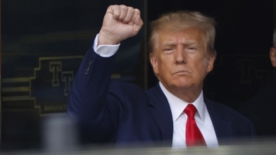 Στο δρόμο για το δικαστήριο του Μανχάταν ο Donald Trump