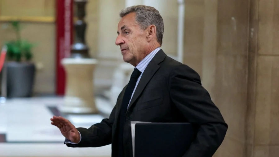 Ο πρώην πρόεδρος της Γαλλίας Sarkozy απαλλάχθηκε από το ηλεκτρονικό «βραχιολάκι» παρακολούθησης