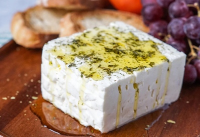 Πέφτει η ζήτηση για τη φέτα λόγω εκτόξευσης της τιμής ακόμη και στα 17 ευρώ το κιλό και η στάση των βιομηχανιών