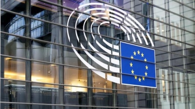 Οργή στο Ευρωκοινοβούλιο για Von der Leyen - Kλείνει προκλητικά τα μάτια στη διαφθορά Zelensky ενώ ευρωπαϊκά δισεκατομμύρια κάνουν φτερά