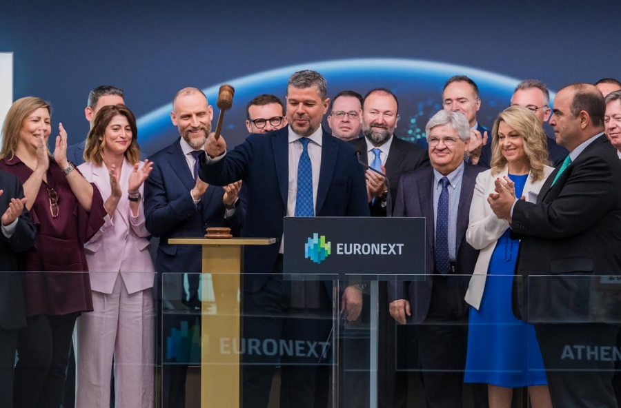 Ο Γ. Στάσσης χτύπησε το καμπανάκι στο Euronext Athens - «Ιστορικό ορόσημο η ΑΜΚ της ΔΕΗ»
