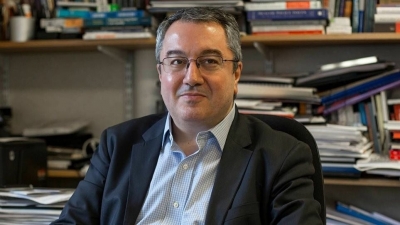 Μόσιαλος: Όσοι νόσησαν με Omicron προστατεύονται από την Delta