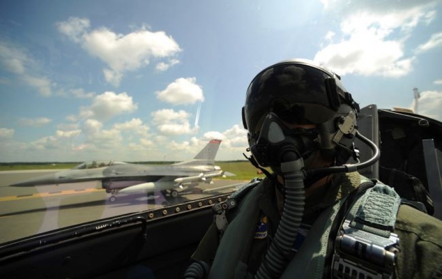 Οι ΗΠΑ θα εξοπλίσουν τα F-16 της Ουκρανίας με πυραύλους και προηγμένα όπλα – Zelensky: Θα καλύψουμε βασικές ανάγκες