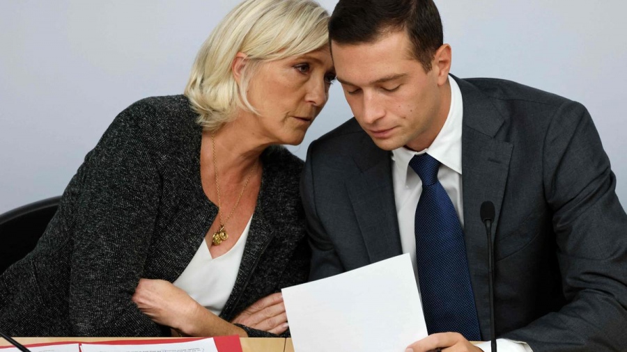 Τρομοκρατία δια χειρός Macron στη Γαλλία – Έφοδος στα γραφεία του RN της Marine Le Pen